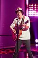 nick jonas joins kevin farris on stage to perform lovebug on the voice 05