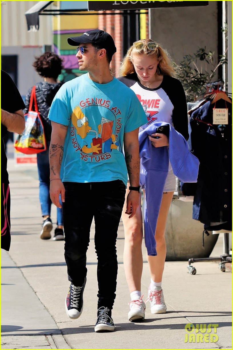 joe jonas gets handsy with sophie turner on lunch outing 11