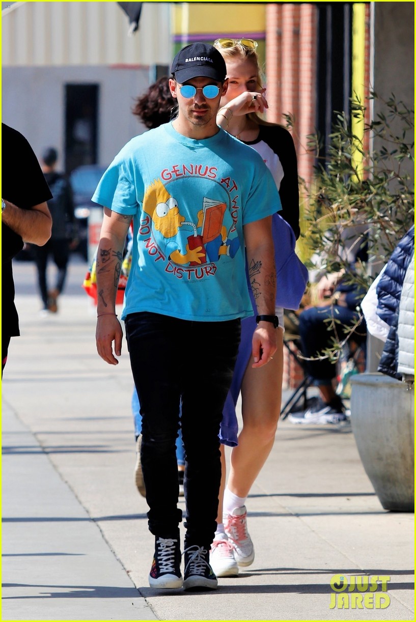 joe jonas gets handsy with sophie turner on lunch outing 22