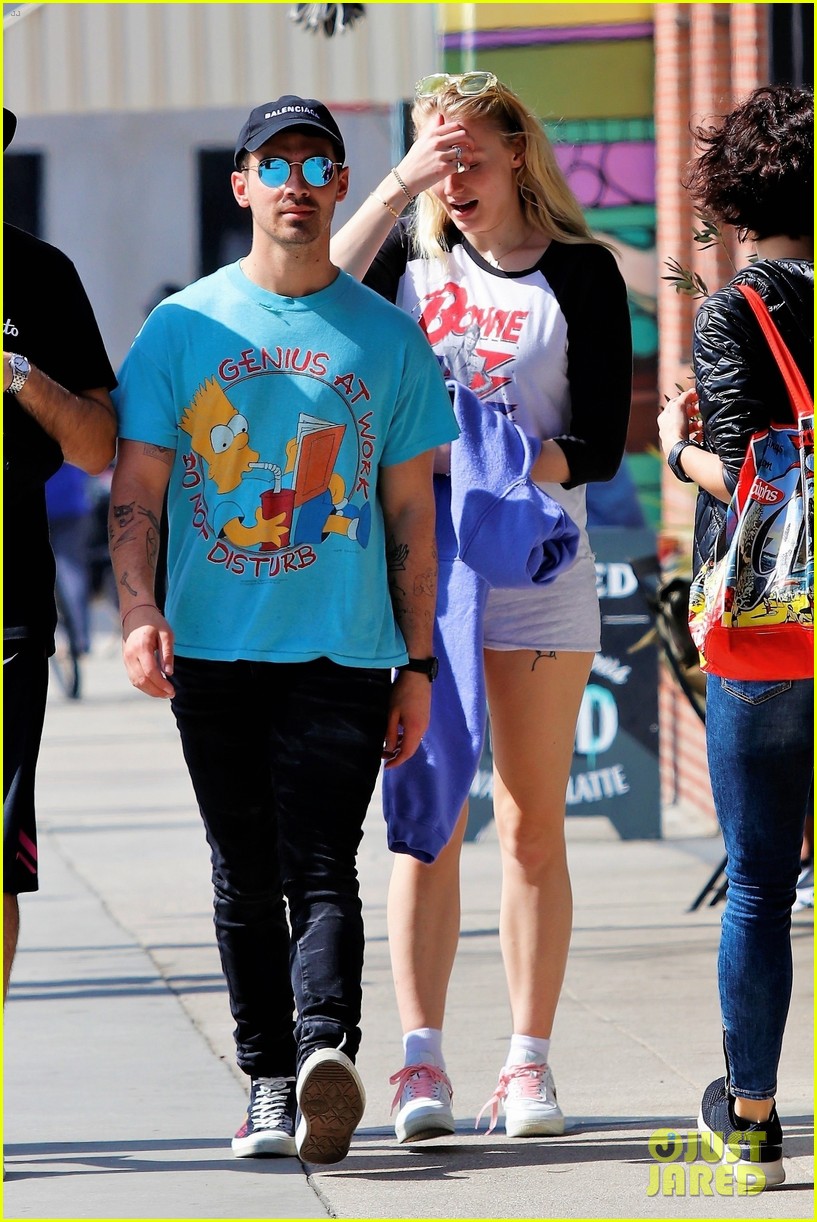 joe jonas gets handsy with sophie turner on lunch outing 23