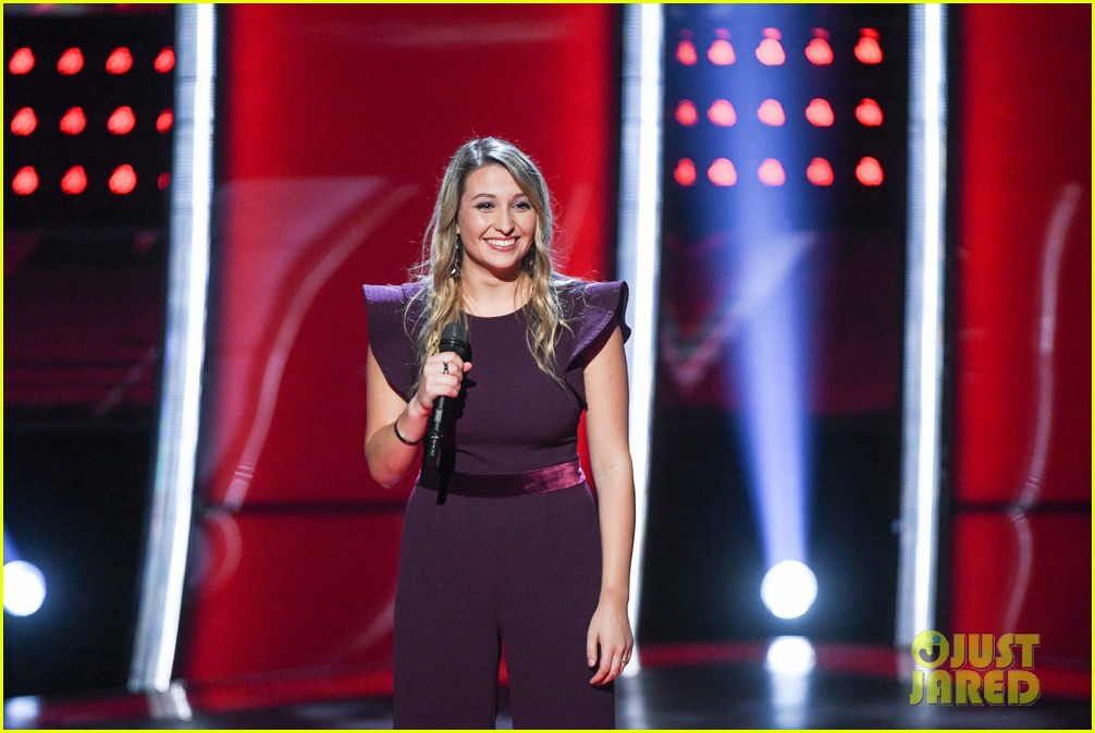blake shelton fills up his the voice team with kailey abel 01