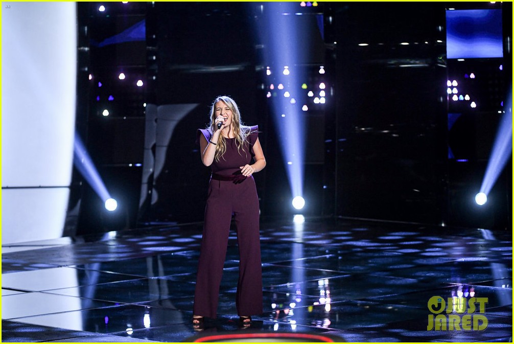blake shelton fills up his the voice team with kailey abel 03