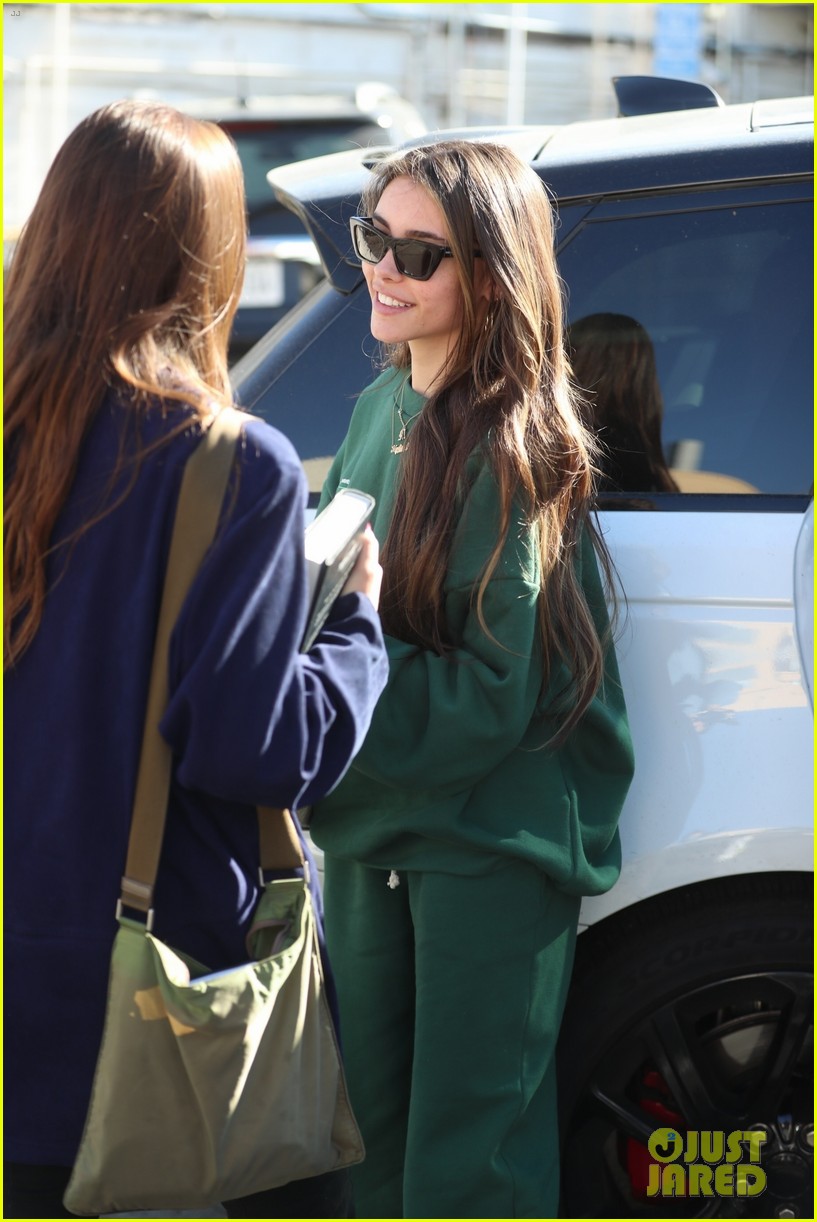 madison beer grabs lunch with friends la 04