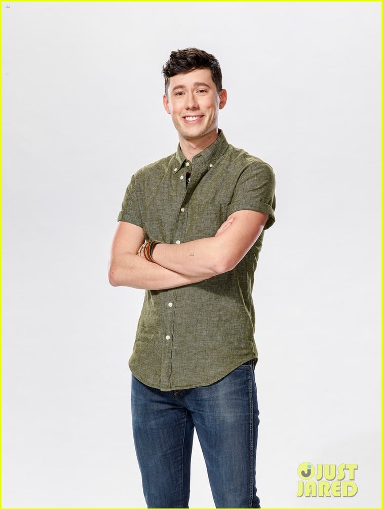 micah iverson picks first choice kelly clarkson for his the voice coach 02