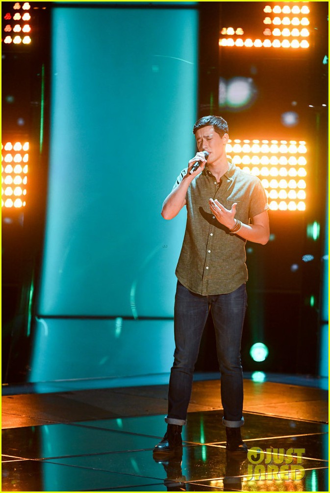 micah iverson picks first choice kelly clarkson for his the voice coach 05
