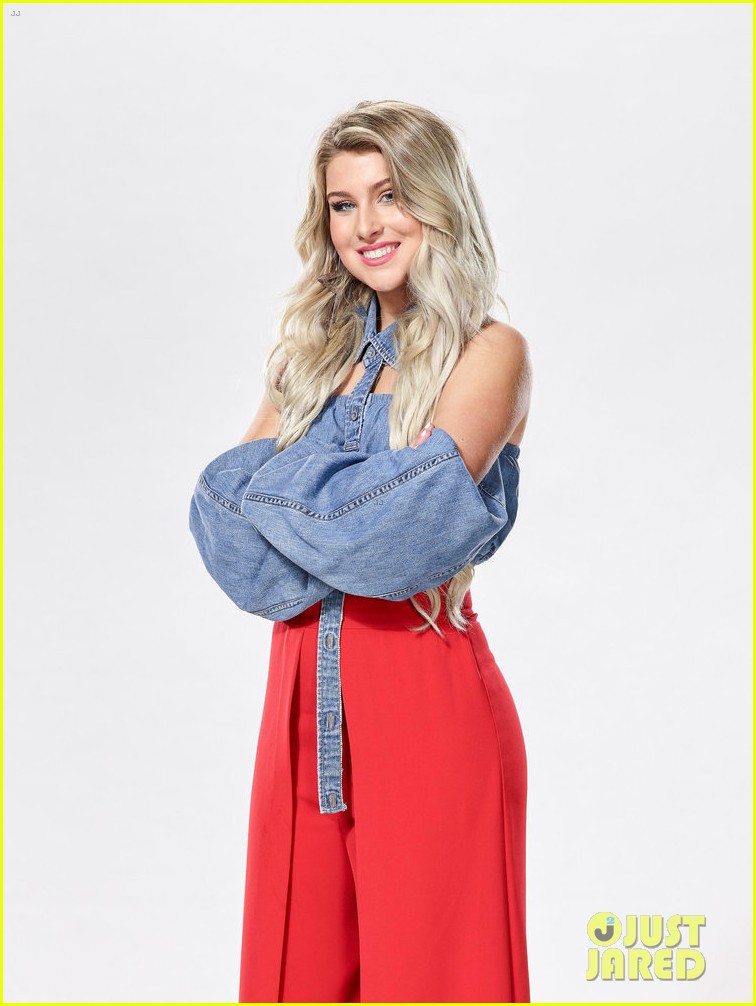 samantha howell joins team kelly on the voice 02