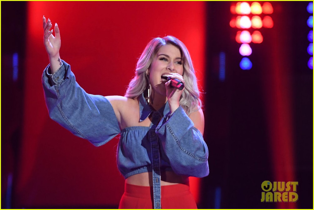 samantha howell joins team kelly on the voice 03