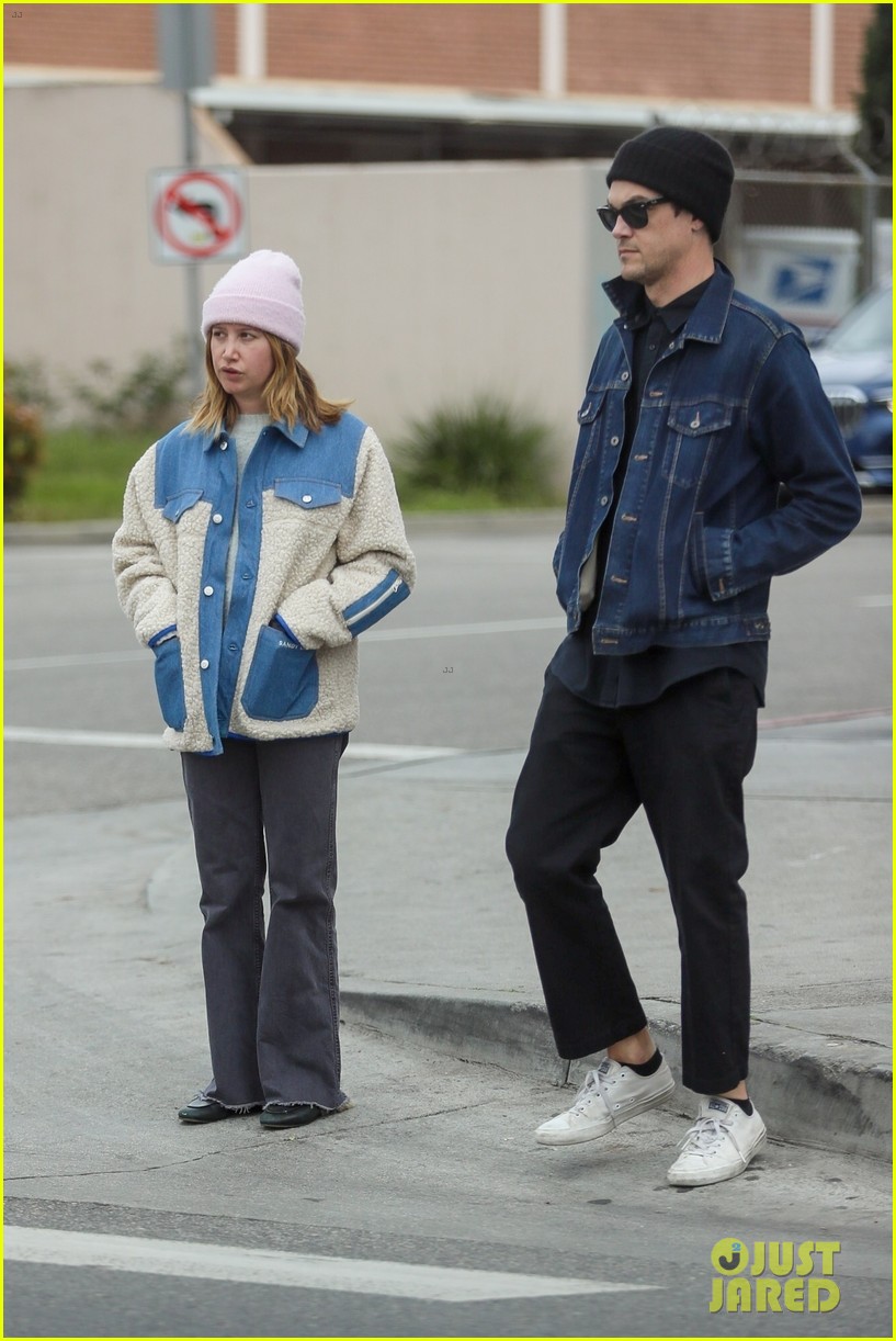 ashley tisdale christopher french leave grocery empty handed 01