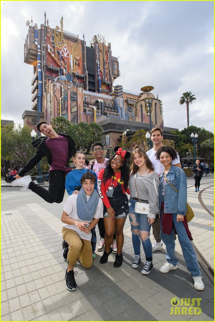 zombies 2 cast have fun filled day at disneyland 01