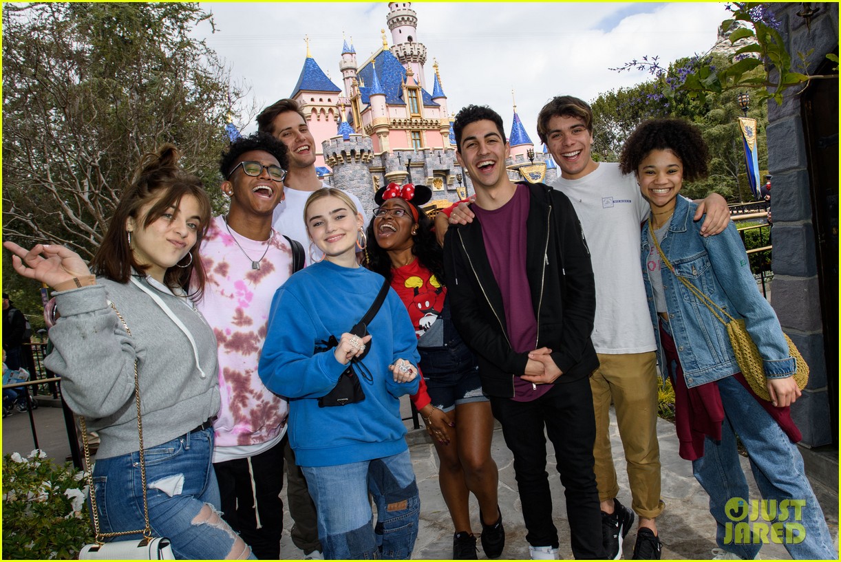 zombies 2 cast have fun filled day at disneyland 13