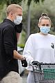 miley cyrus cody simpson stay safe in masks grocery shopping 04