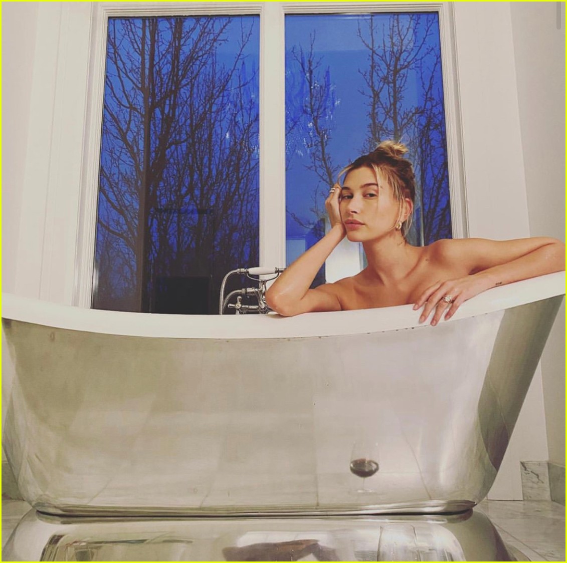 justin bieber shares photos of hailey bieber in bathtub 02