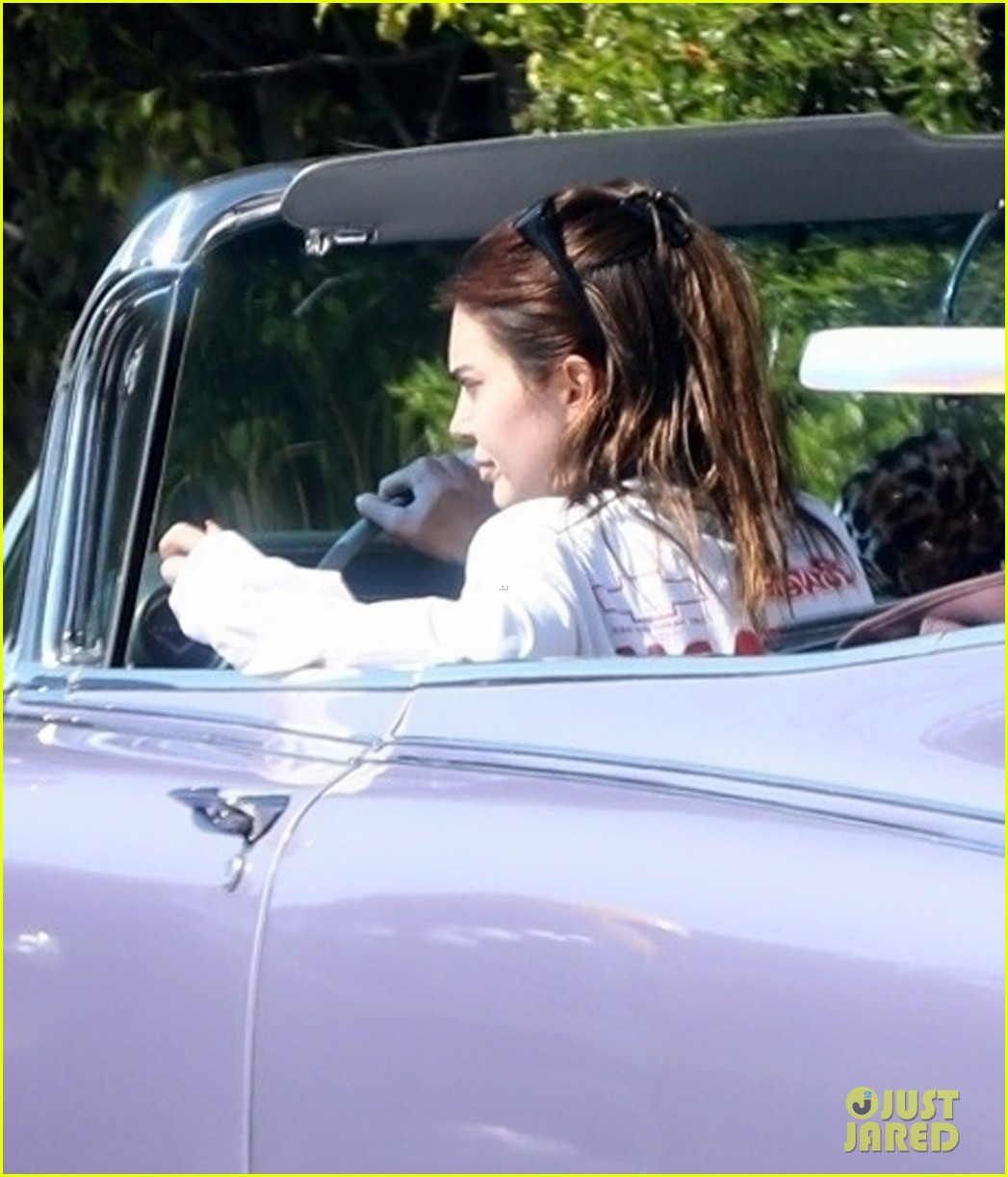 kendall jenner goes for drive harry styles next to her 06
