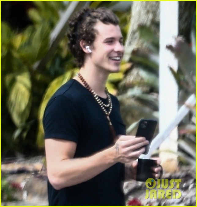 shawn mendes chats on facetime call during morning stroll 05