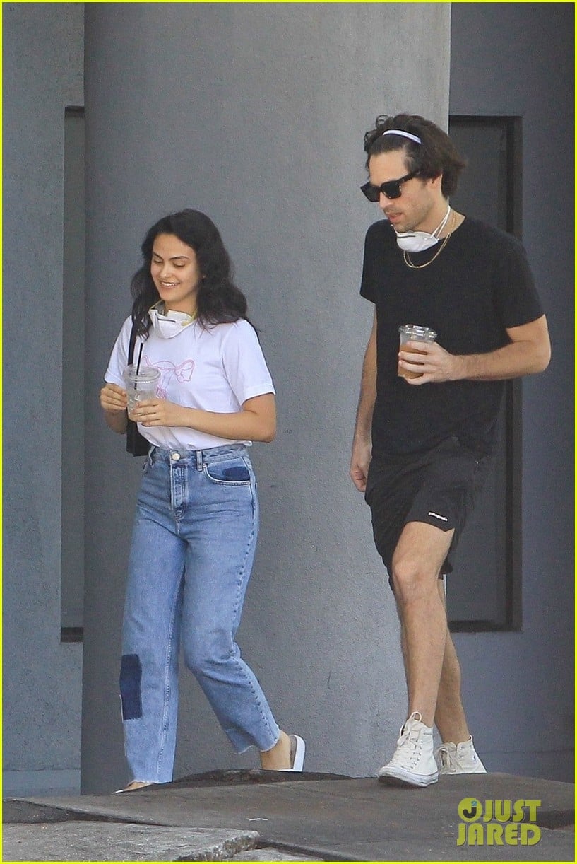 camila mendes out friends food pickup 01