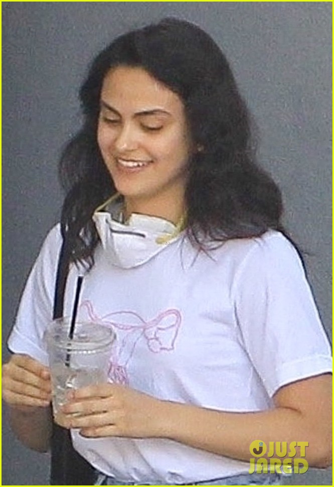 camila mendes out friends food pickup 04
