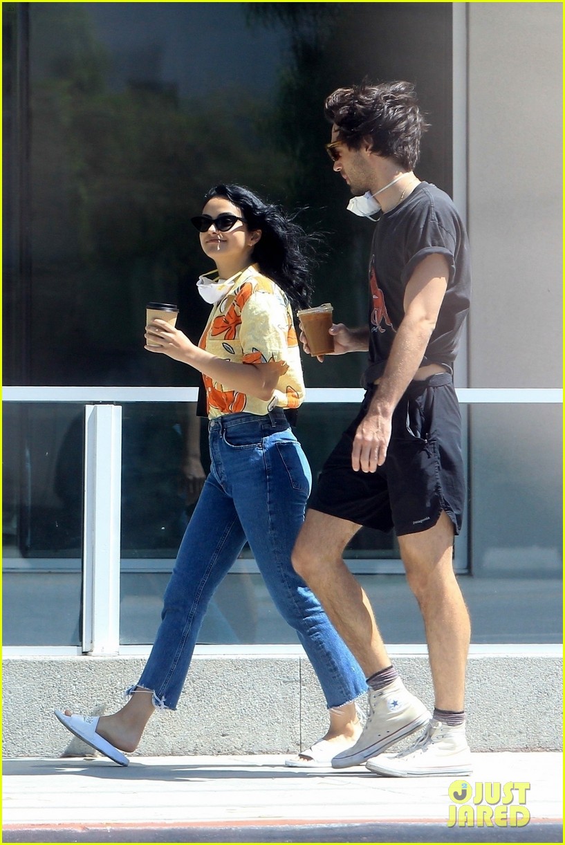 camila mendes picks up coffee to go with grayson vaughan 01