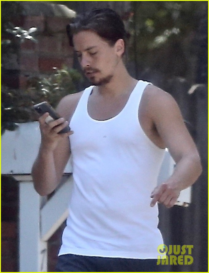 cole sprouse goes for a walk after his workout 04