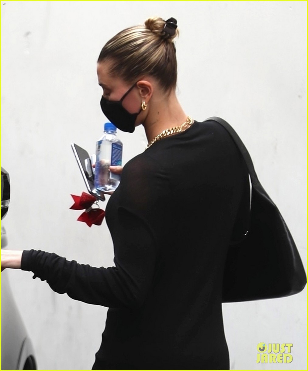 hailey bieber wears leather pants for doctor appointment 06