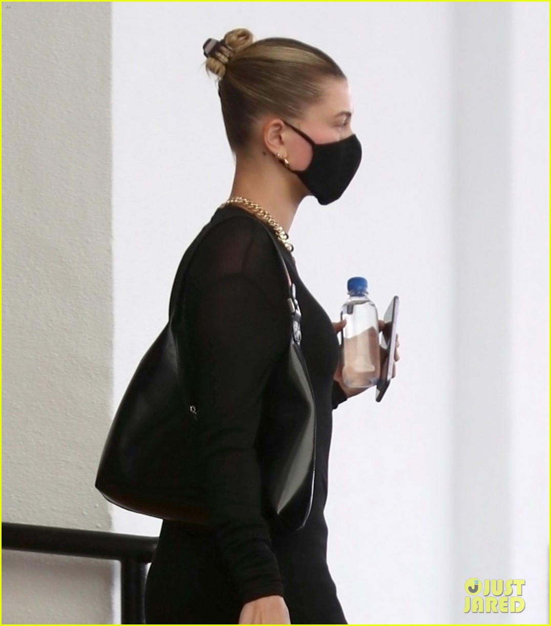 hailey bieber wears leather pants for doctor appointment 08