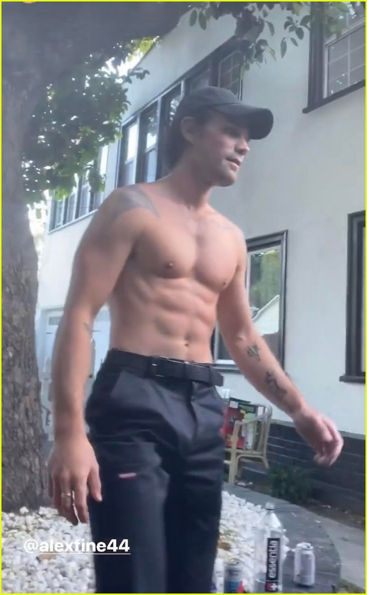 kj apa challenges drew ray tanner to handstand push up competition 11