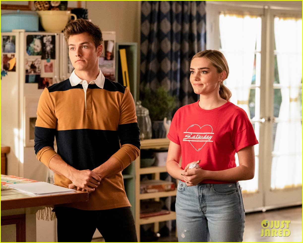 meg donnelly peyton meyer heading to prom on american housewife season finale 06