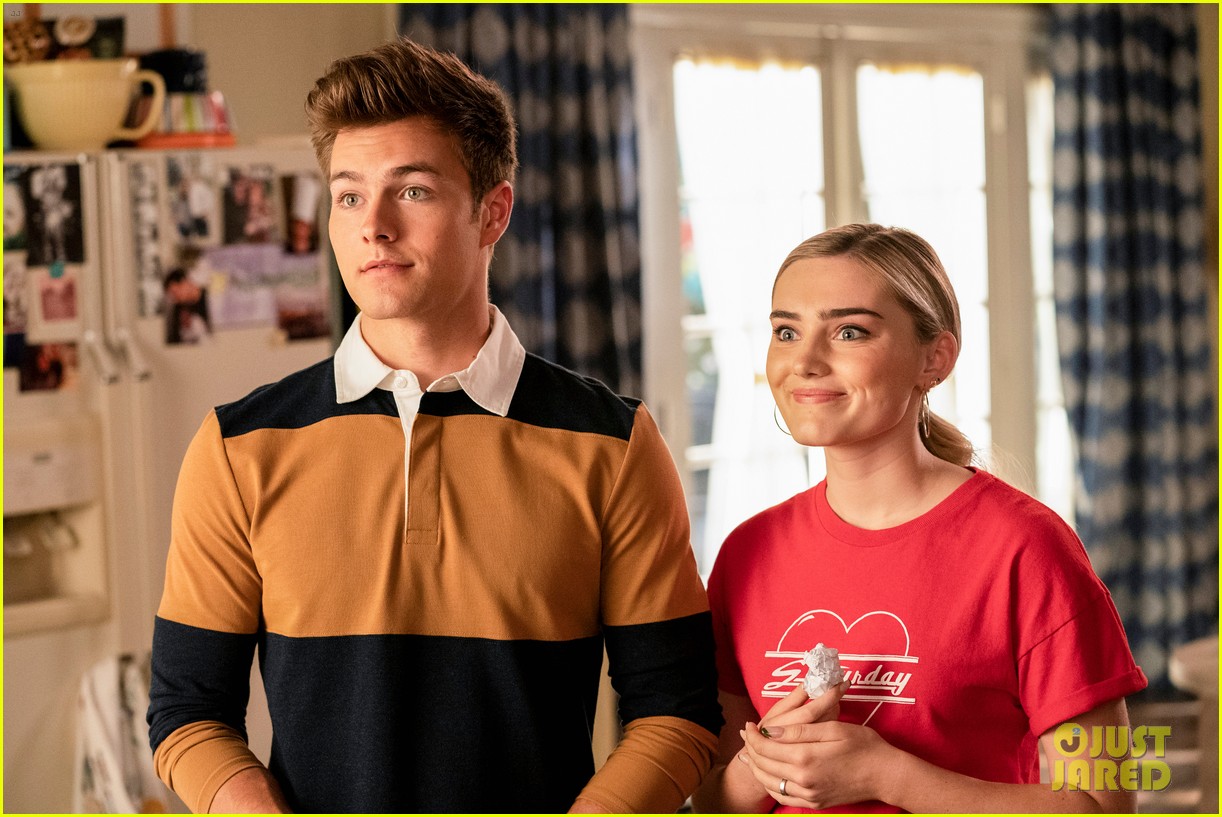 meg donnelly peyton meyer heading to prom on american housewife season finale 07