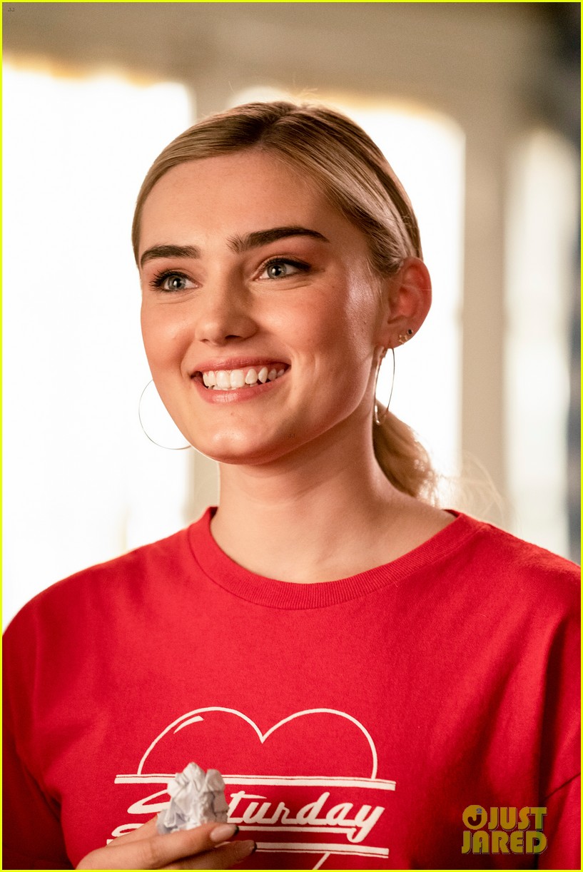 meg donnelly peyton meyer heading to prom on american housewife season finale 08