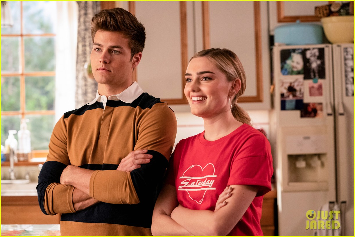 meg donnelly peyton meyer heading to prom on american housewife season finale 09