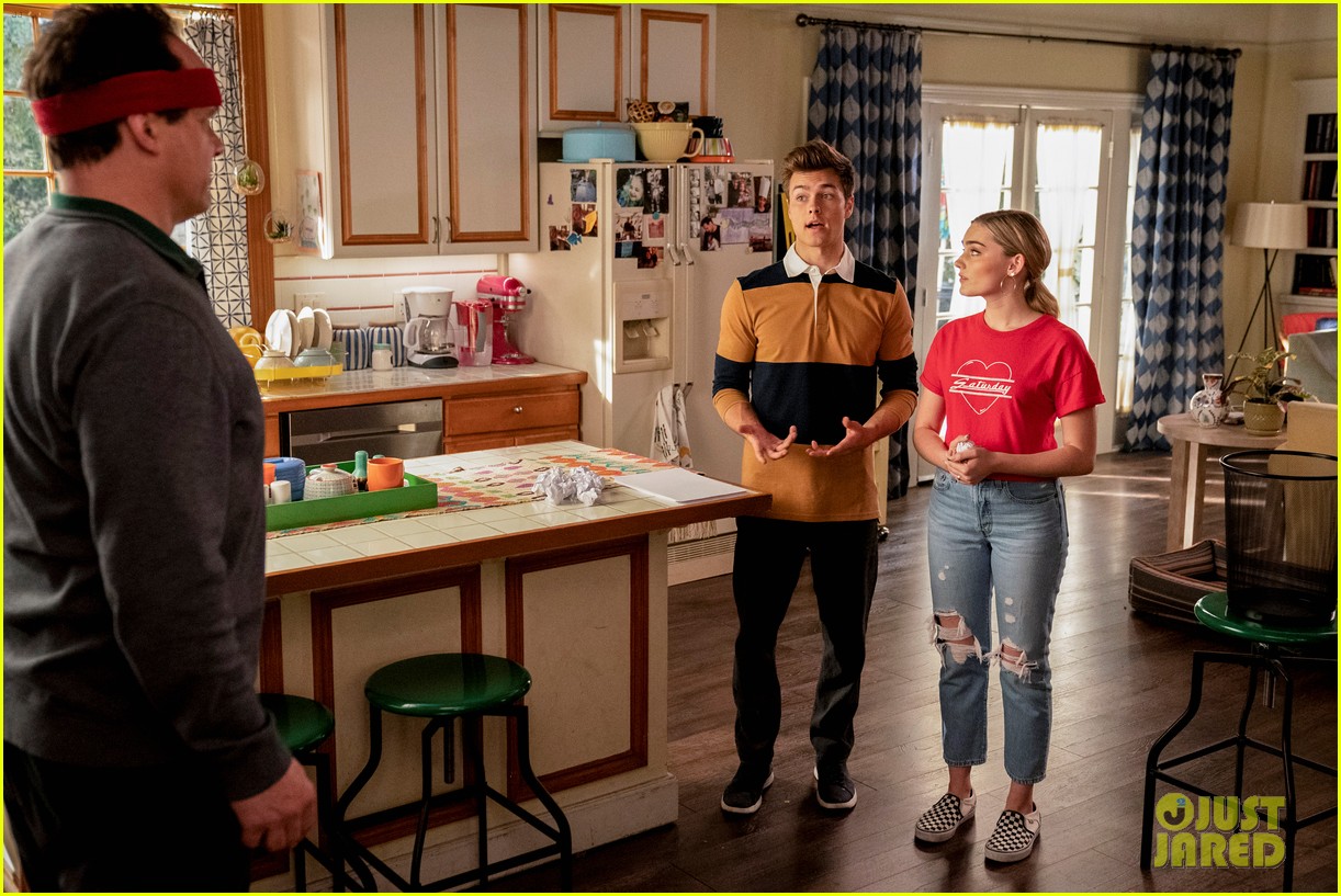 meg donnelly peyton meyer heading to prom on american housewife season finale 14