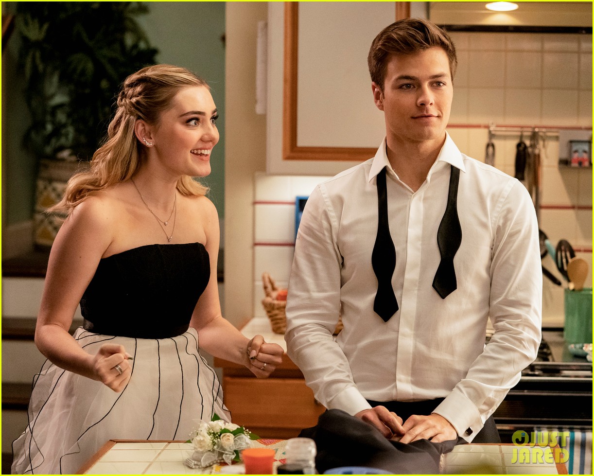 meg donnelly peyton meyer heading to prom on american housewife season finale 19