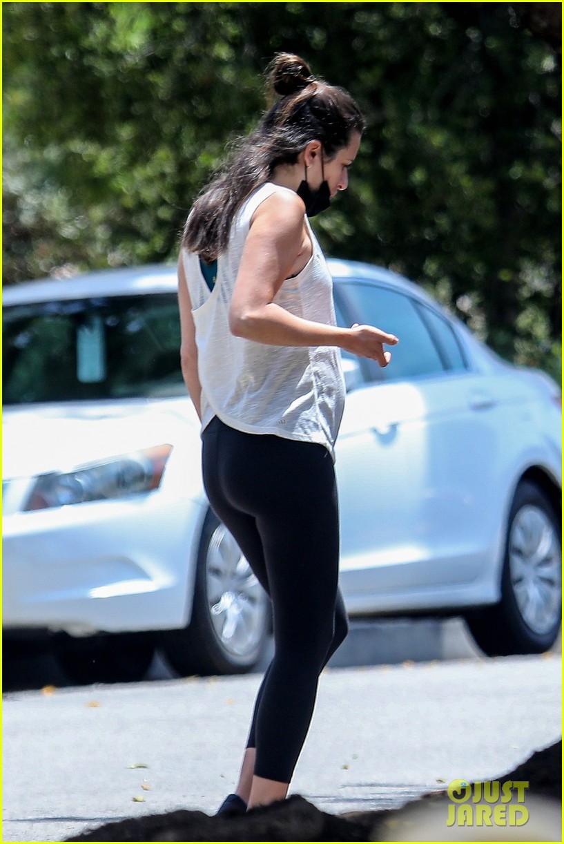 pregnant lea michele goes for hike with zandy reich mom 07