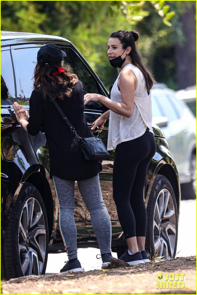 pregnant lea michele goes for hike with zandy reich mom 08