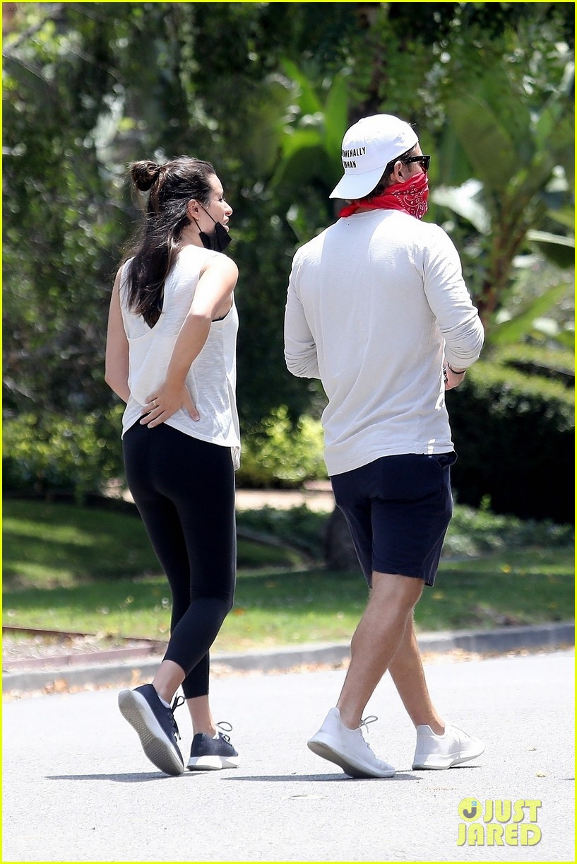 pregnant lea michele goes for hike with zandy reich mom 13
