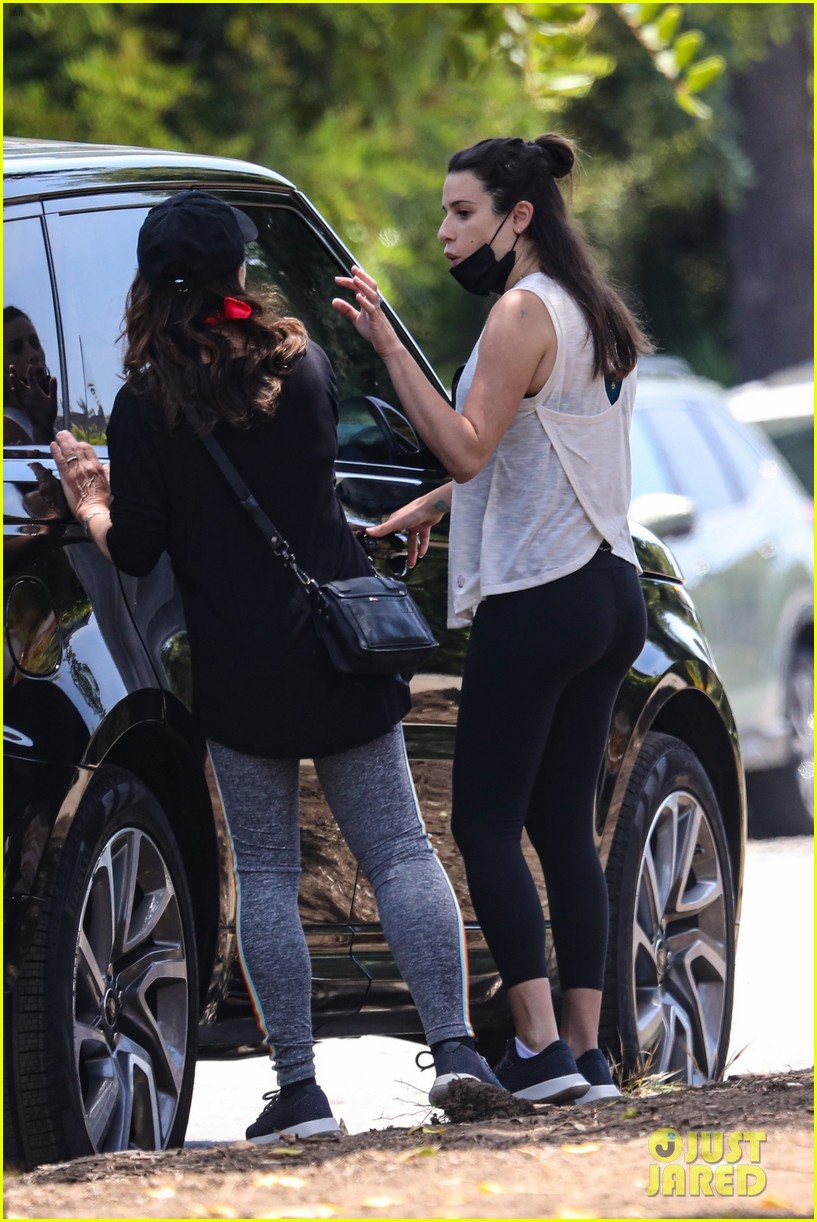 pregnant lea michele goes for hike with zandy reich mom 14