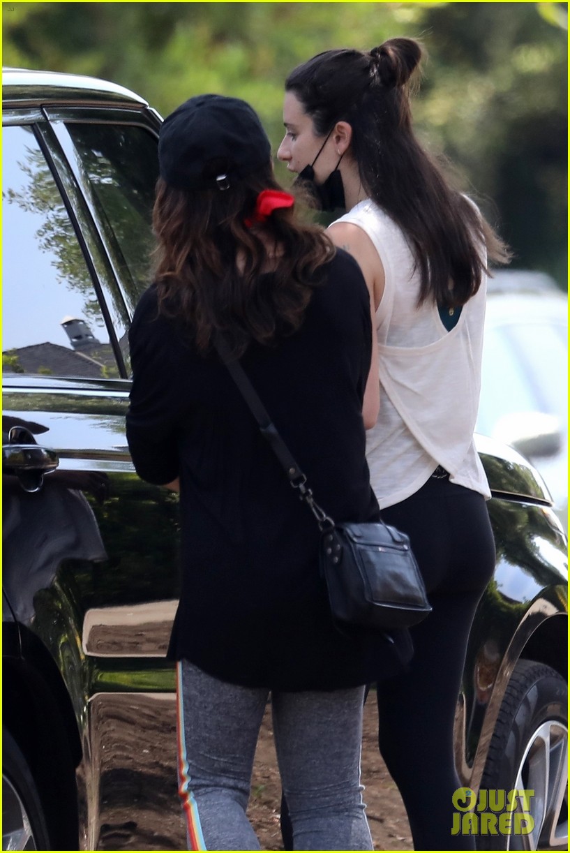 pregnant lea michele goes for hike with zandy reich mom 19