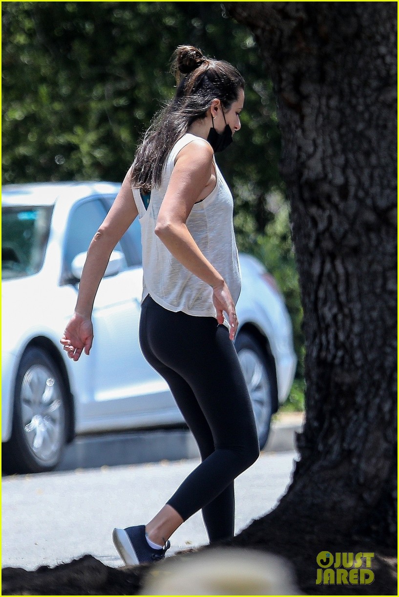 pregnant lea michele goes for hike with zandy reich mom 26
