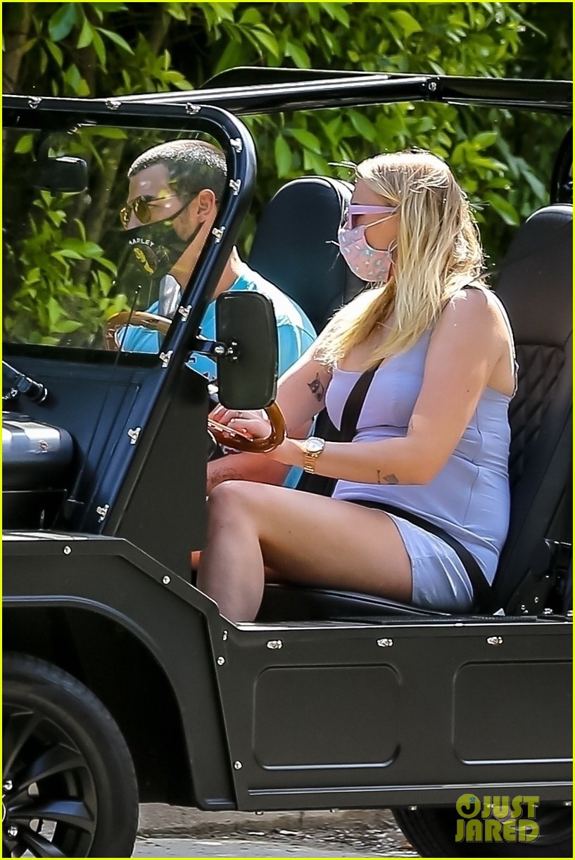 sophie turner wears form fitting dress out on drive with joe jonas 05