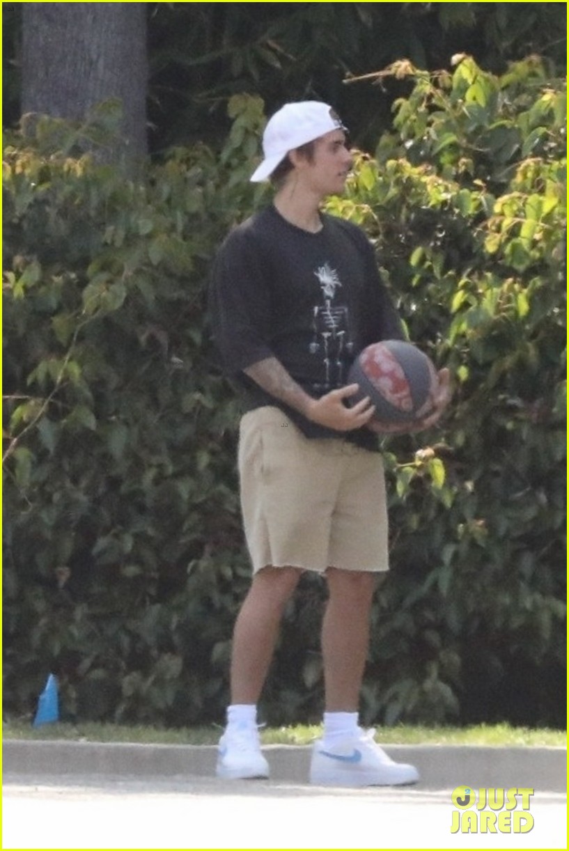 justin bieber works on his basketball skills in beverly hills 05