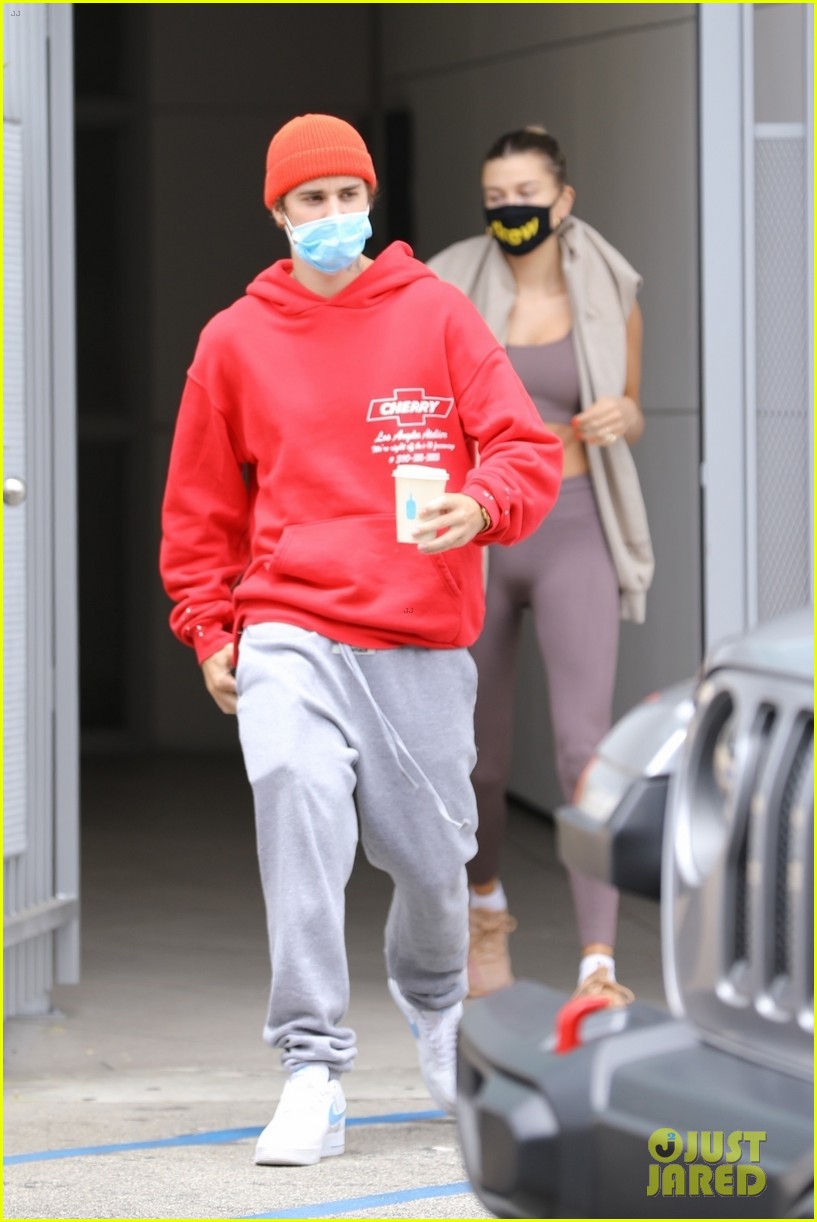 justin bieber joins hailey for doctors appointment 01