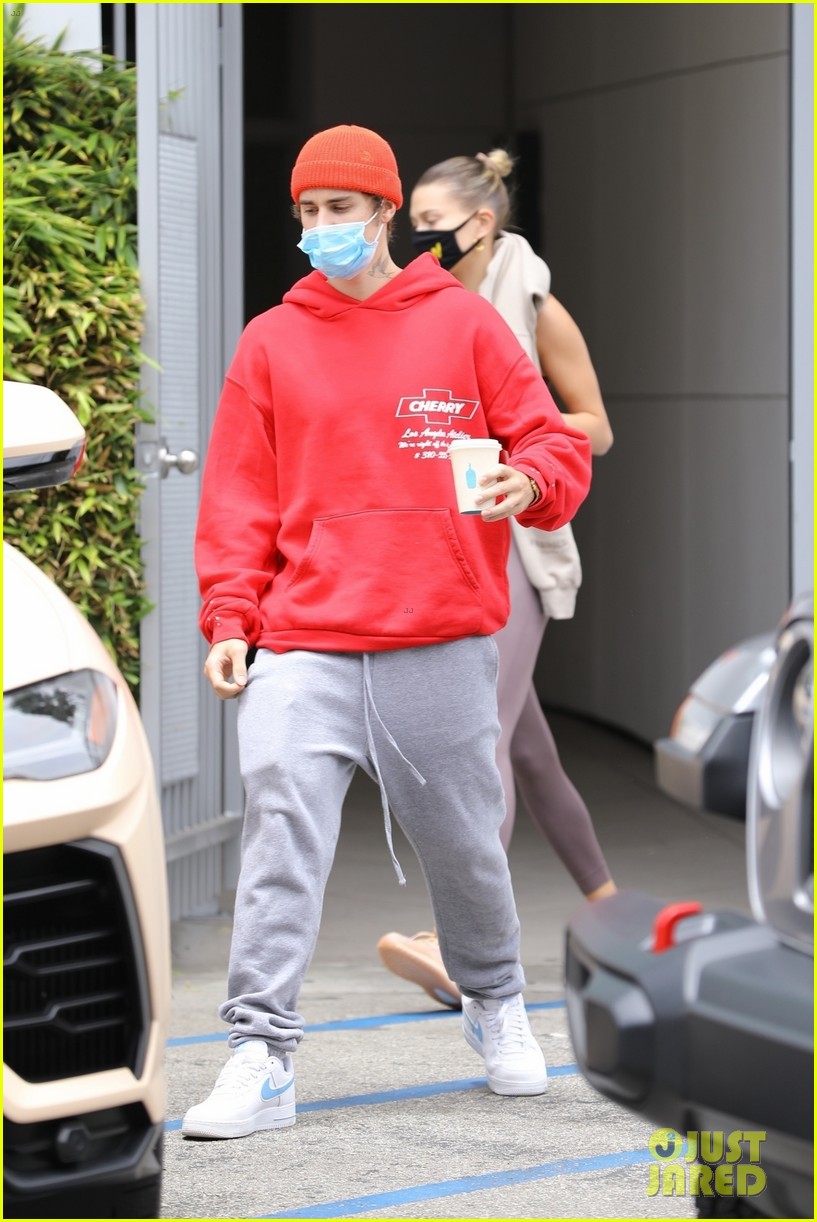 justin bieber joins hailey for doctors appointment 05