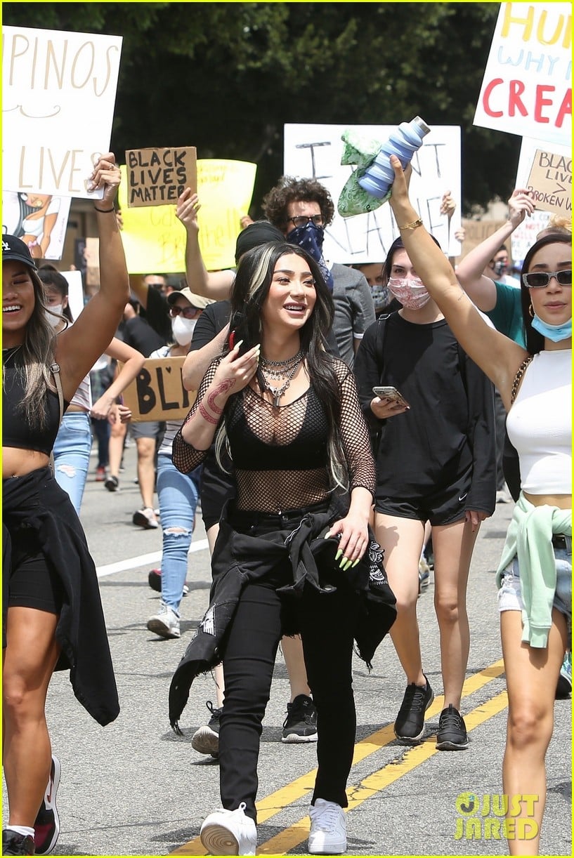 Eva Gutowski & Nikita Dragun March With Protesters In Los Angeles ...