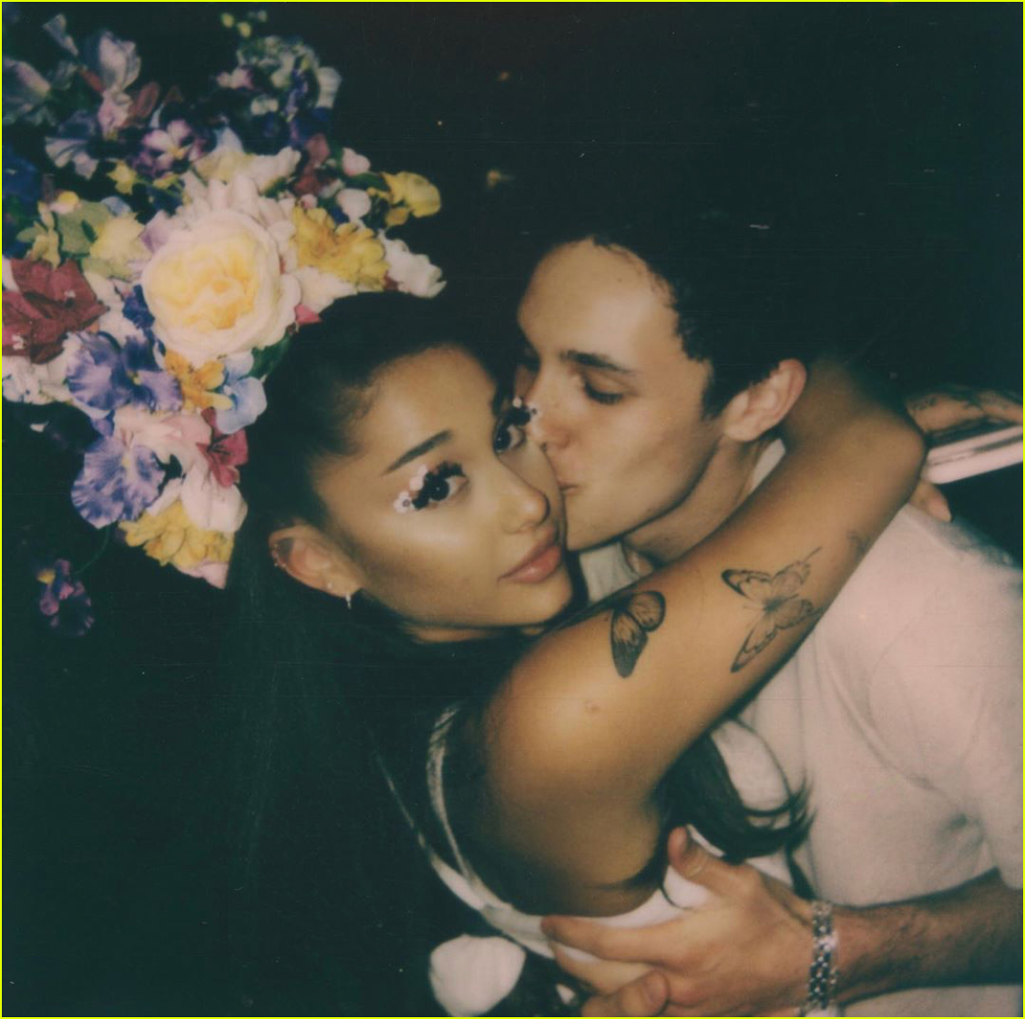 ariana grande gets a kiss from dalton gomez midsommar party 02