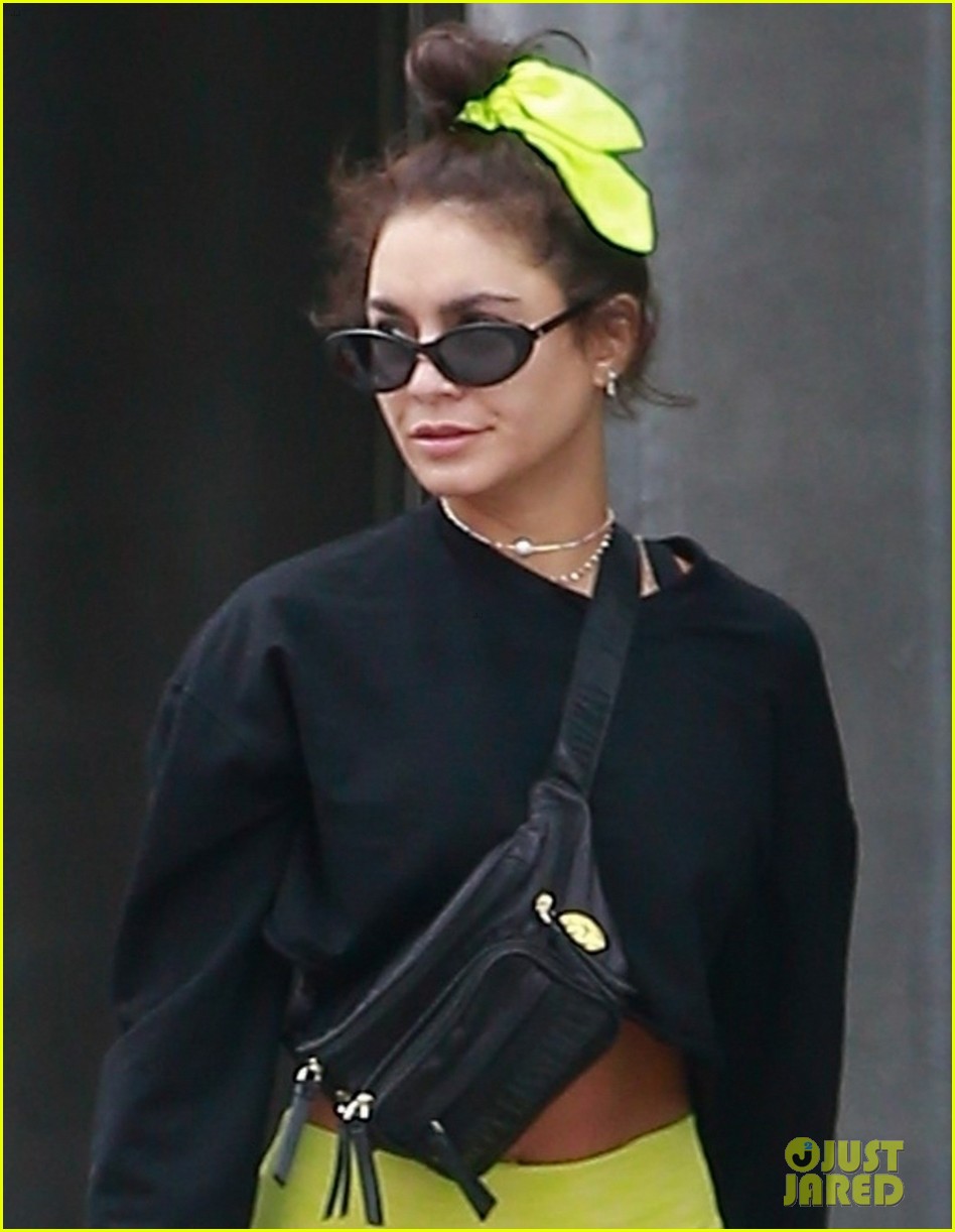vanessa hudgens heads to the juice bar following work out 06