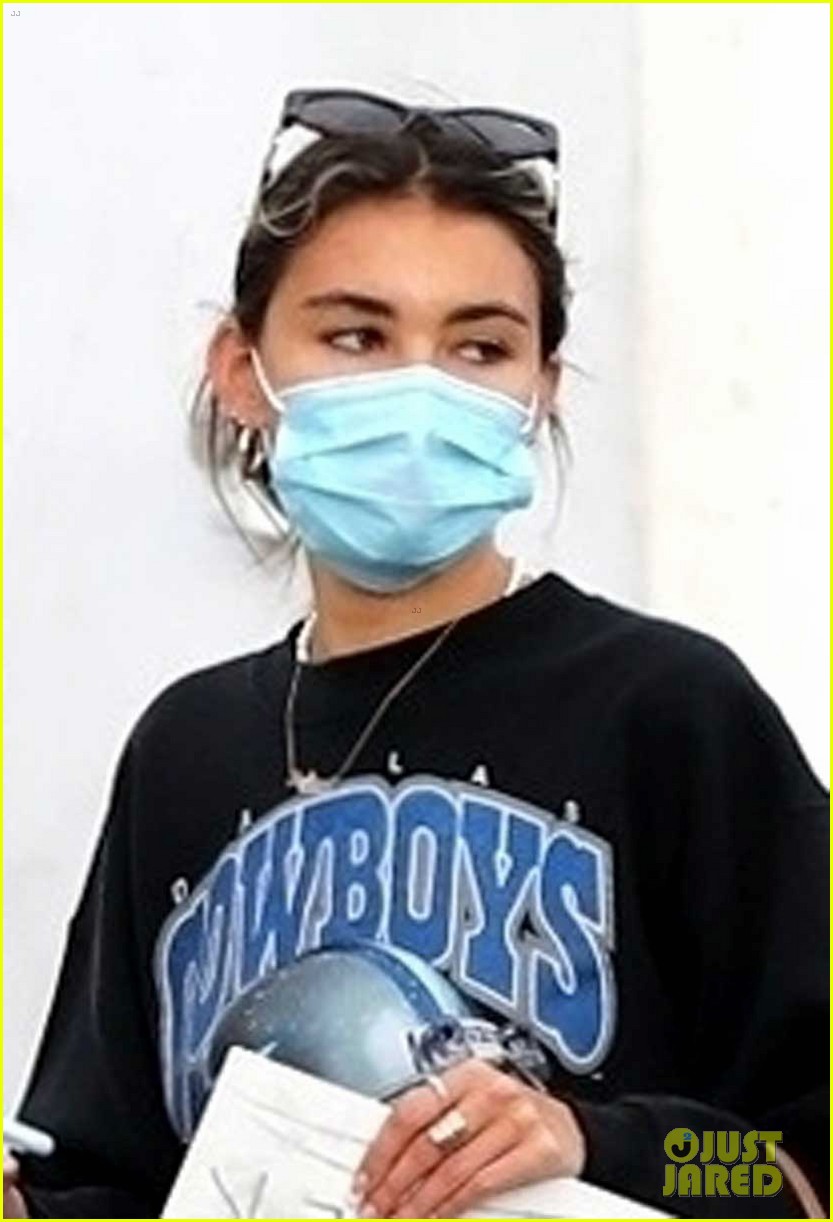 madison beer thanks fans for concern after being tear gassed while protesting 02
