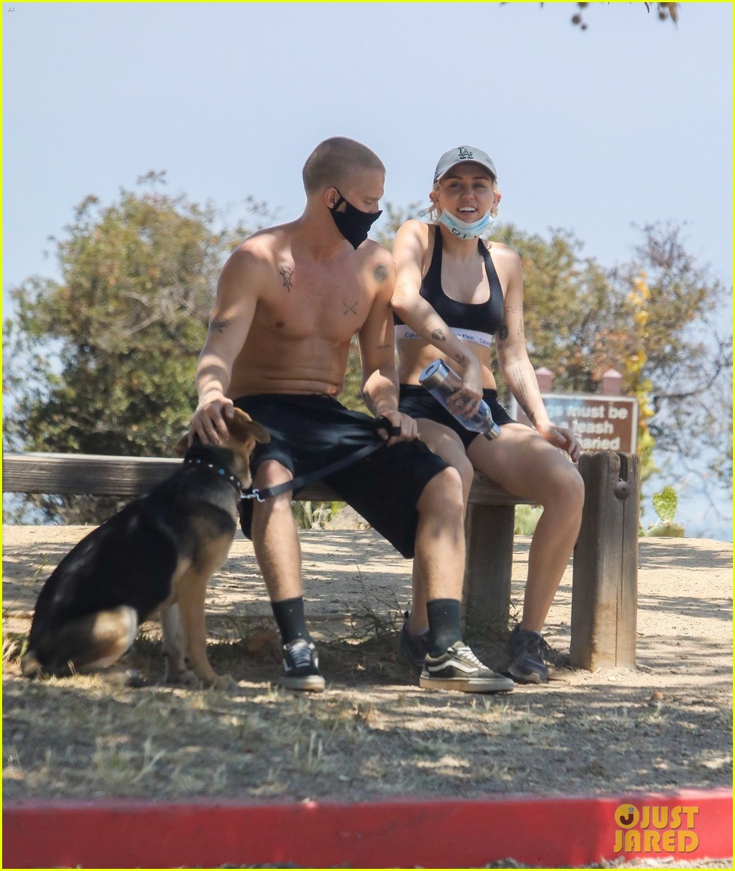 miley cyrus goes for a hike with shirtless cody simpson 17