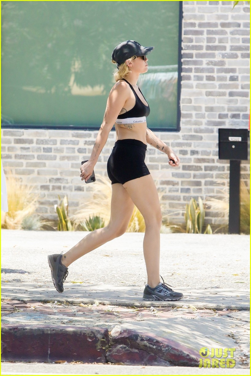 miley cyrus goes for a hike with shirtless cody simpson 23