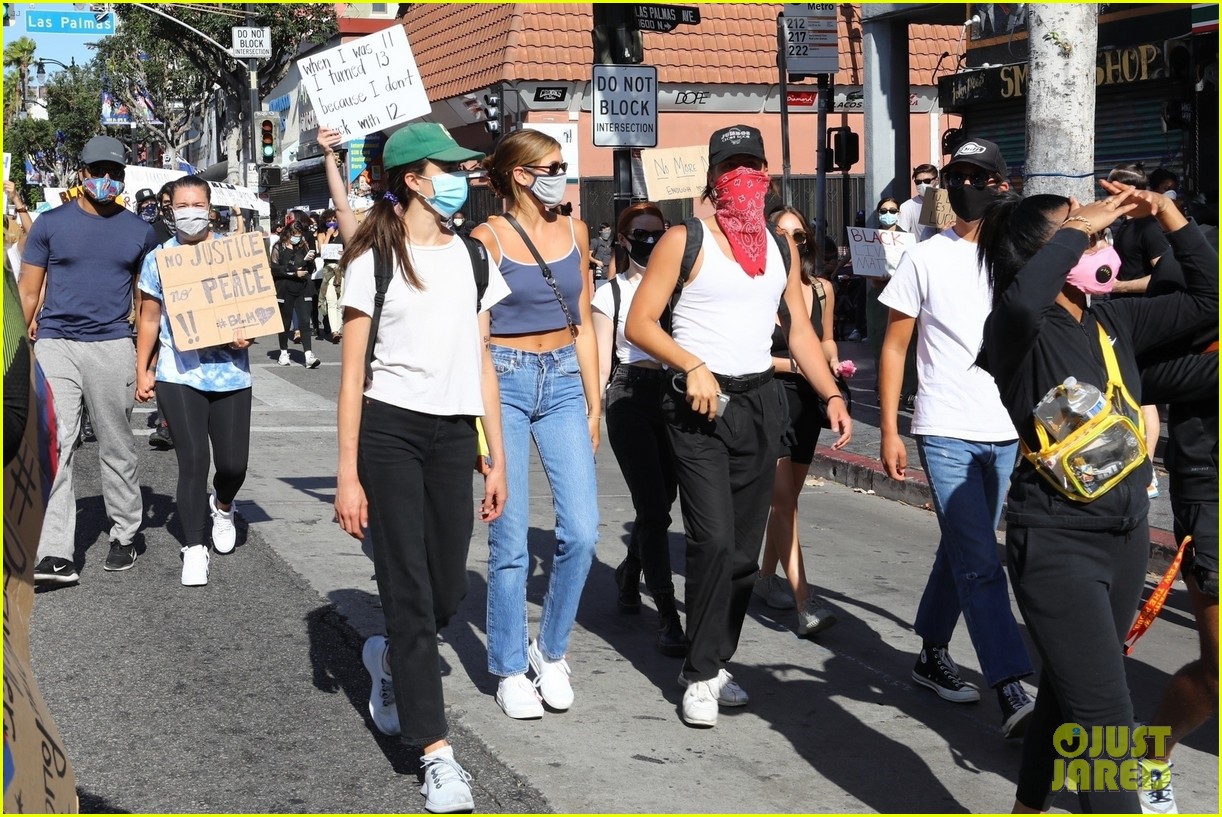 cole sprouse kaia gerber black lives matter protest 06