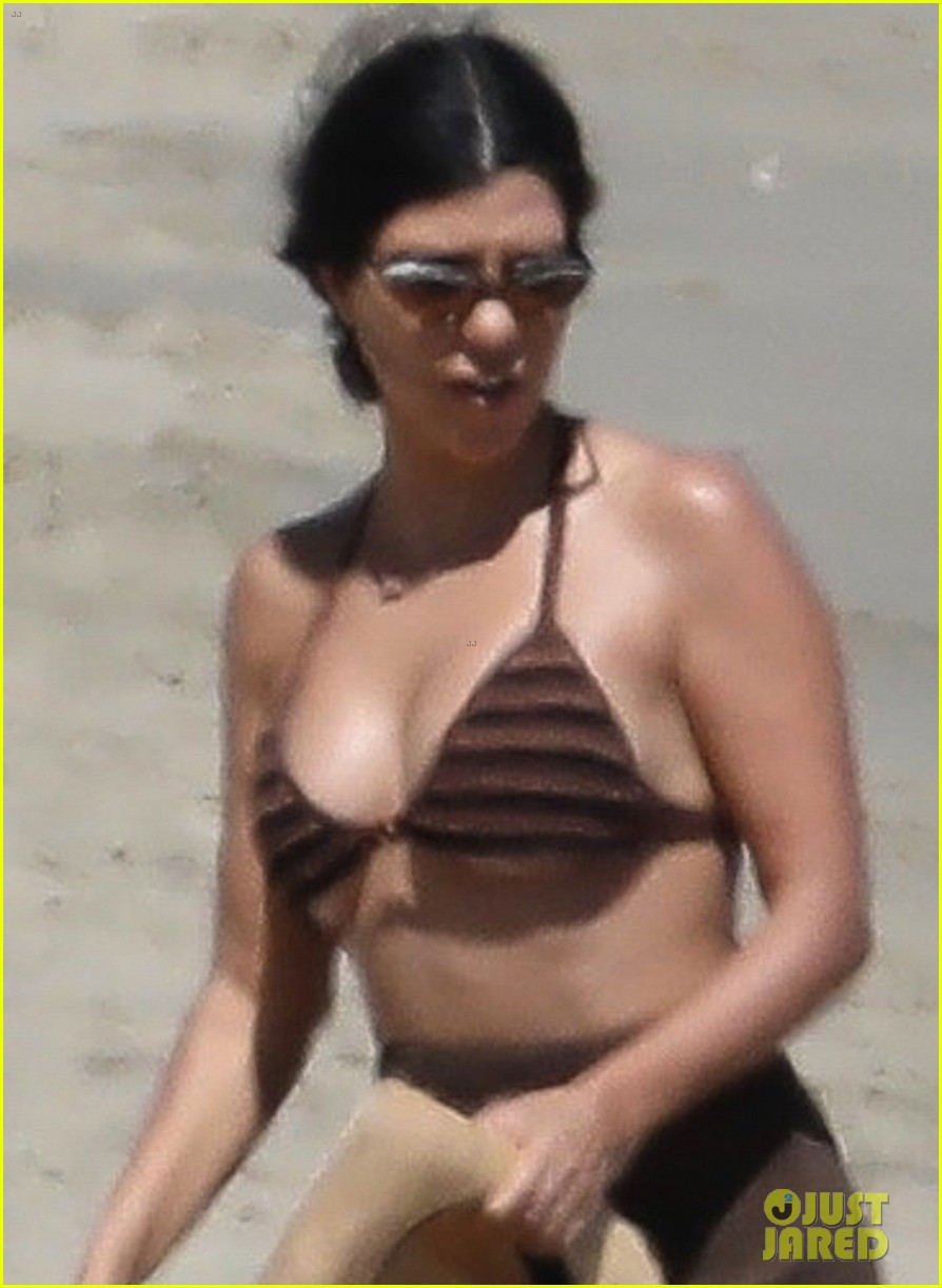 kourtney kardashian kendall jenner enjoy a day at the beach in malibu 02