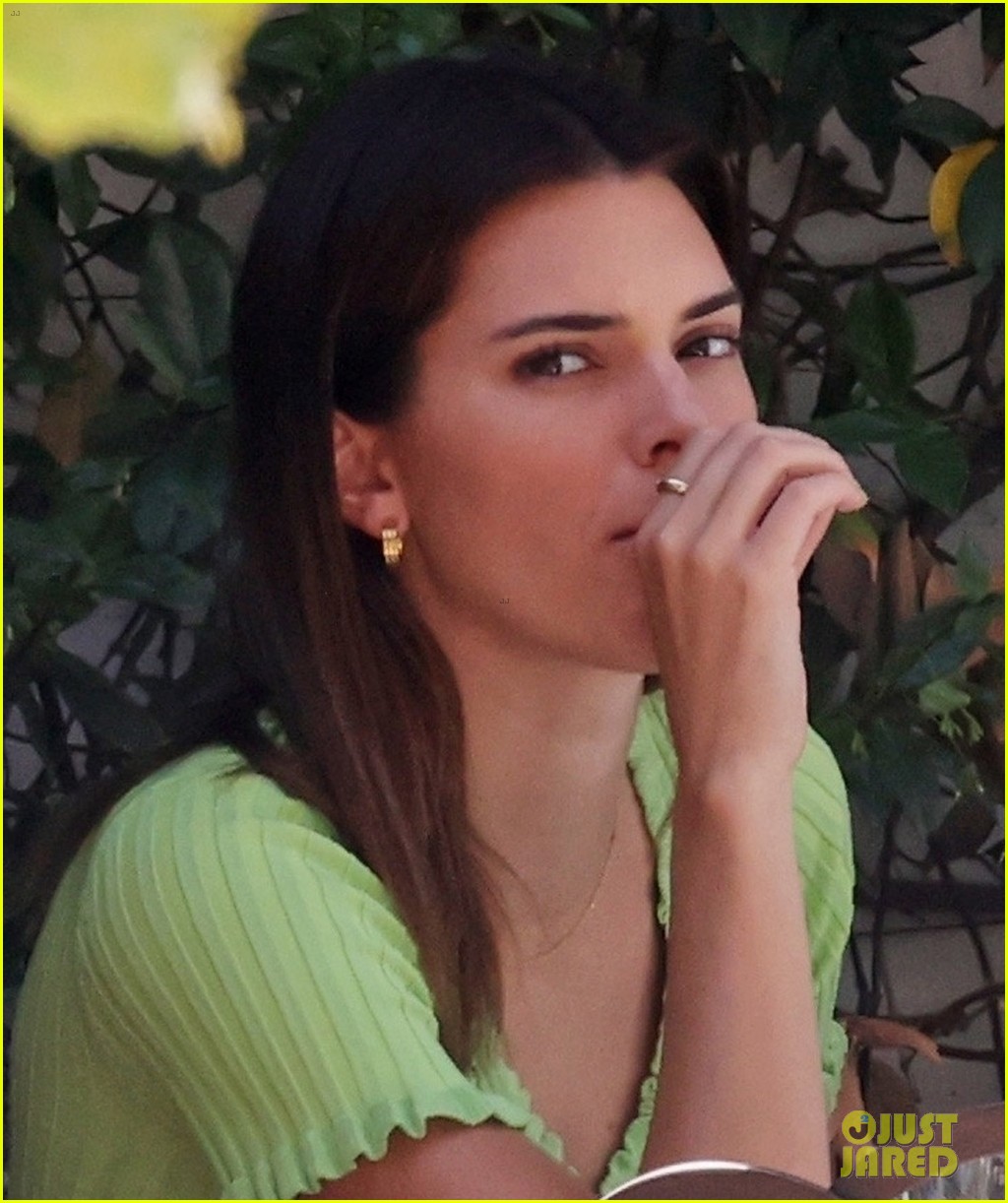 kendall jenner cute green crop top at lunch 02